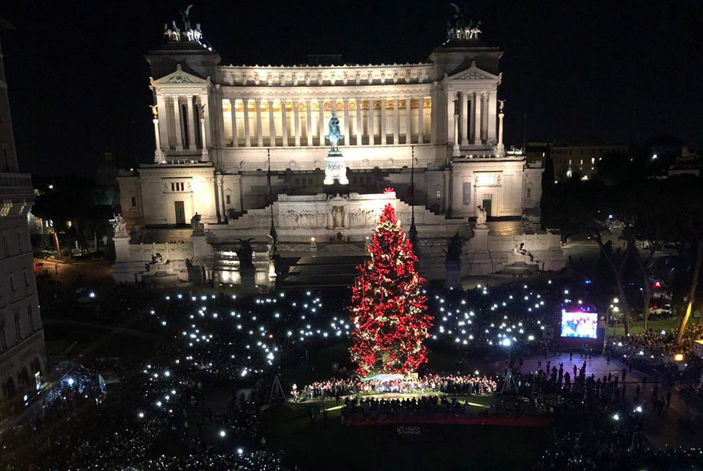 Immagini Natale Nel Mondo.Alberi Di Natale Nel Mondo 2018 Da Spelacchio Alla Casa Bianca