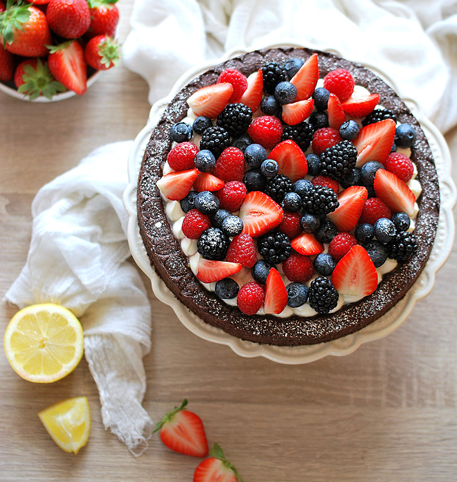 La torta ricotta e frutti di bosco preparata con i prodotti di Libera Terra