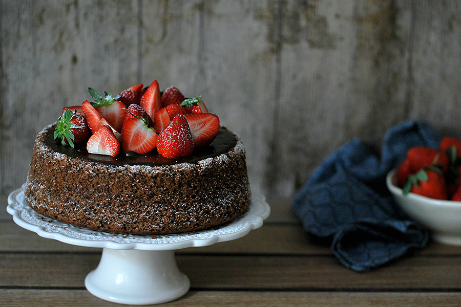 Torta di fragole e cioccolato cotta a vapore