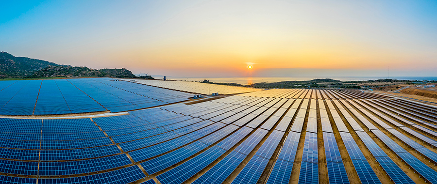 Un impianto a pannelli solari: l’installazione del fotovoltaico consente di risparmiare