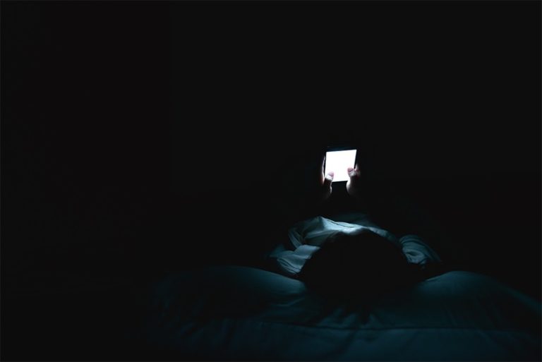 Gli effetti della luce blu sul sonno