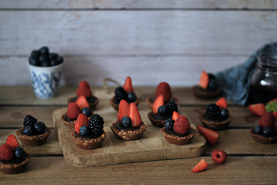 Crostatine (o mignon) di frutta pronte: le tartellette ai frutti di bosco e cioccolato