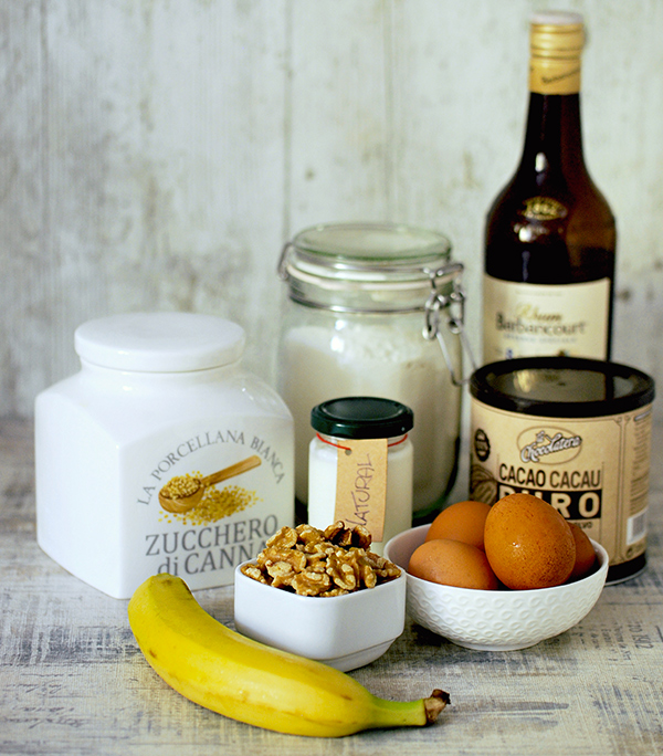 Ingredienti per preparare la torta banane e cioccolato