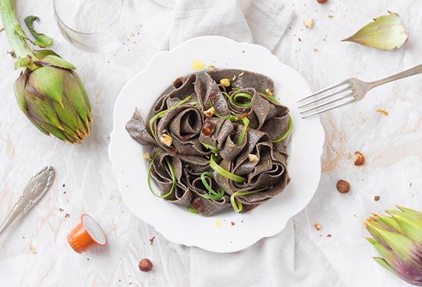 La pasta fresca al caffè pronta per essere gustata