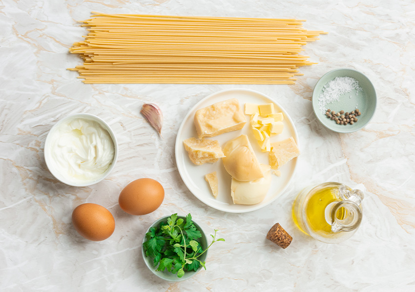 gli ingredienti per la frittata di pasta croccante