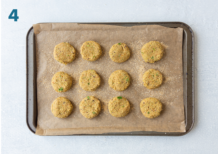 cottura al forno delle frittelle indiane con farina di ceci 