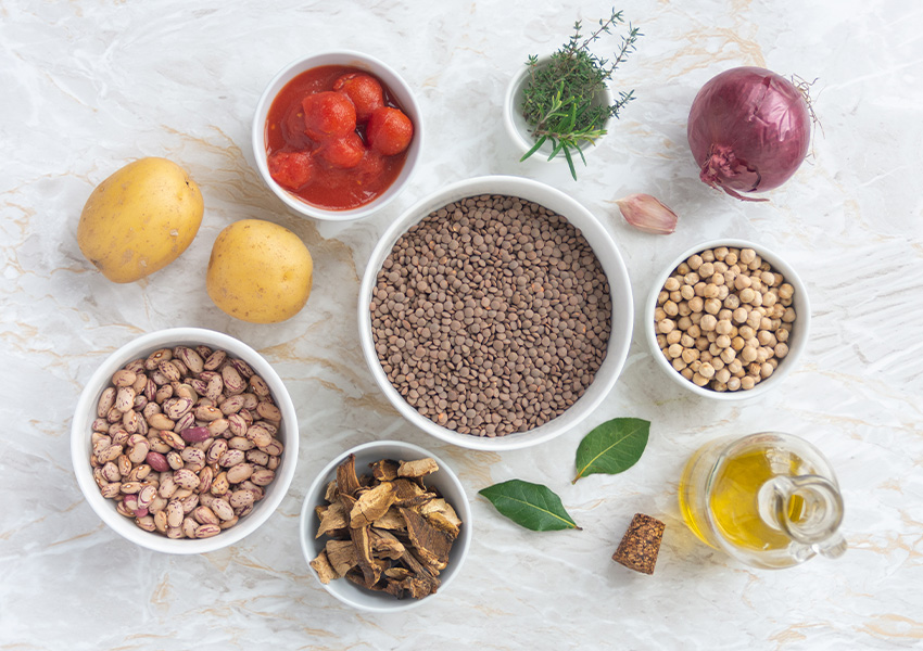 Ingredienti per la zuppa di legumi e funghi